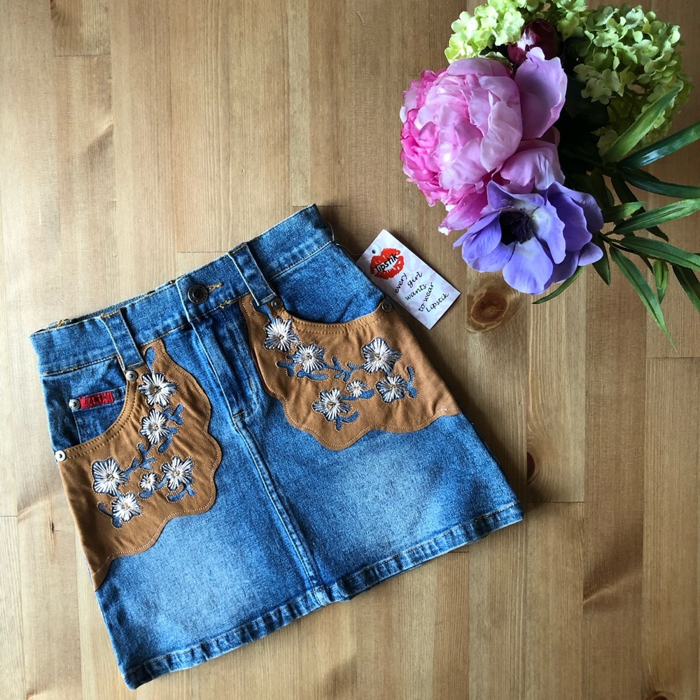 Lipstik NWT jean skirt w/ suede details